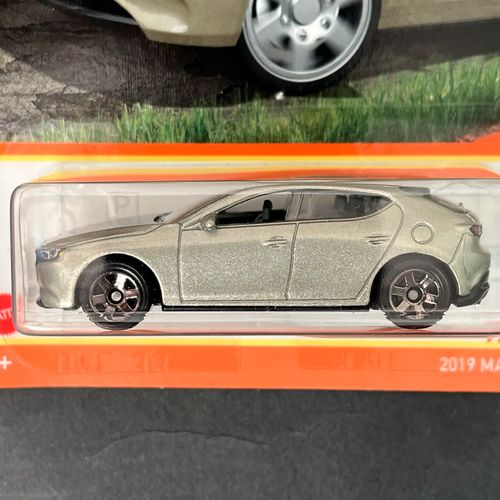 Autos Matchbox Mazda HVL76 77/100